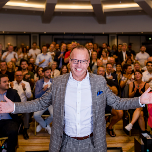 Thomas bei einem Vertriebsvortrag in Frankfurt.